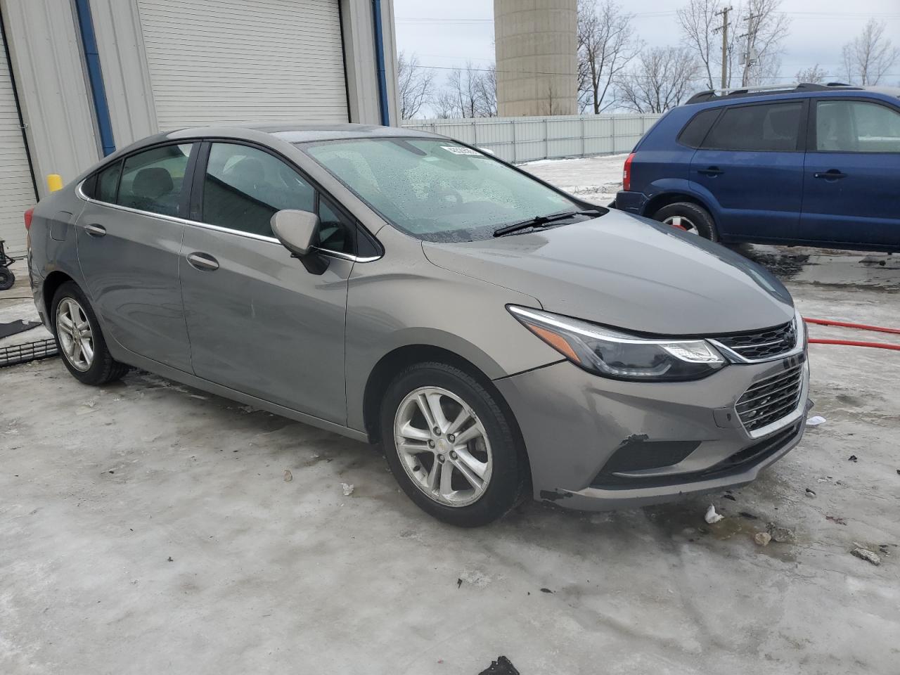 2018 Chevrolet Cruze - Image 4