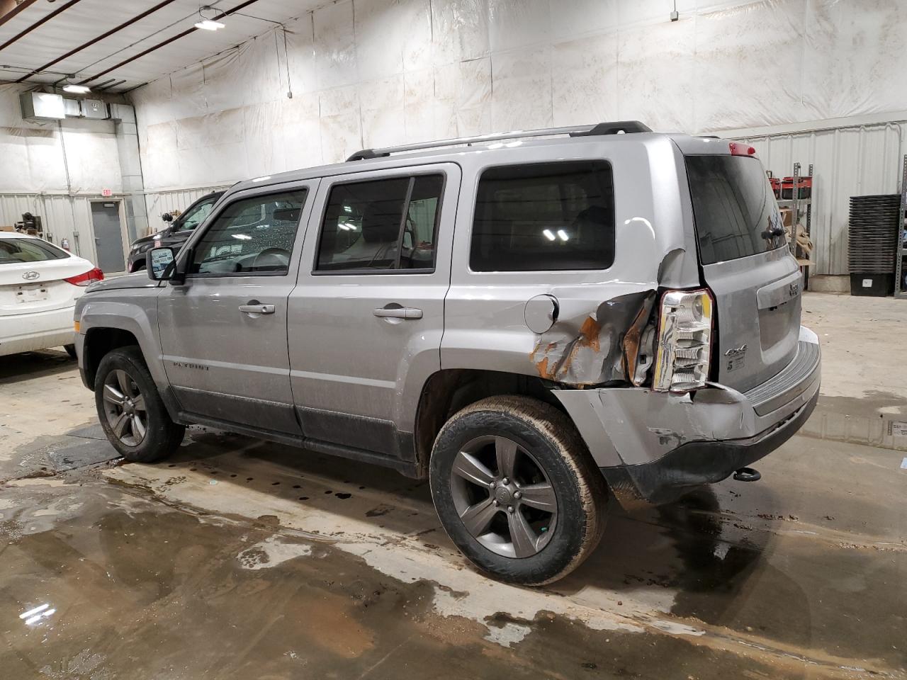 2016 Jeep Liberty (Patriot) - Image 2