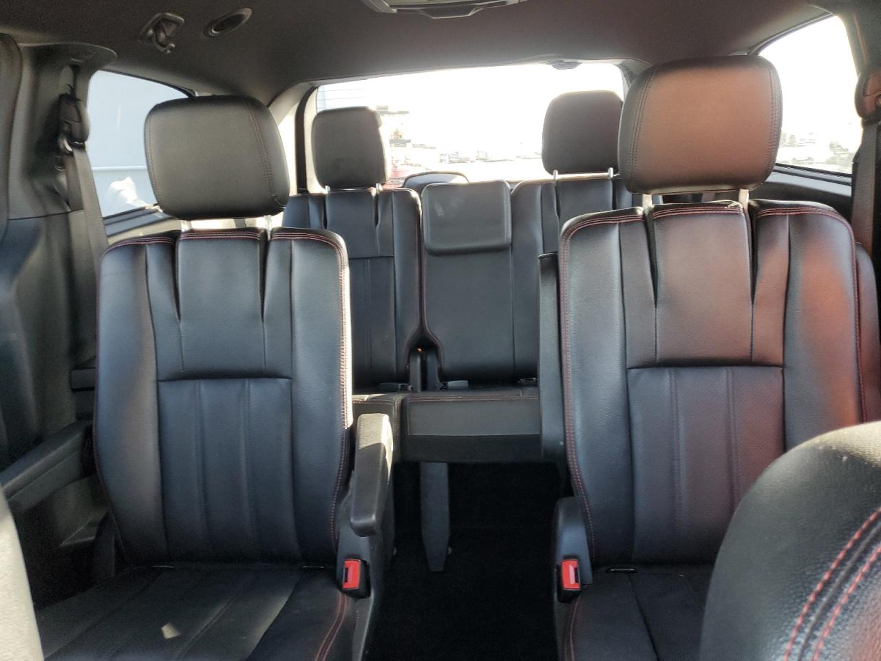 2019 Dodge Caravan - Image 10