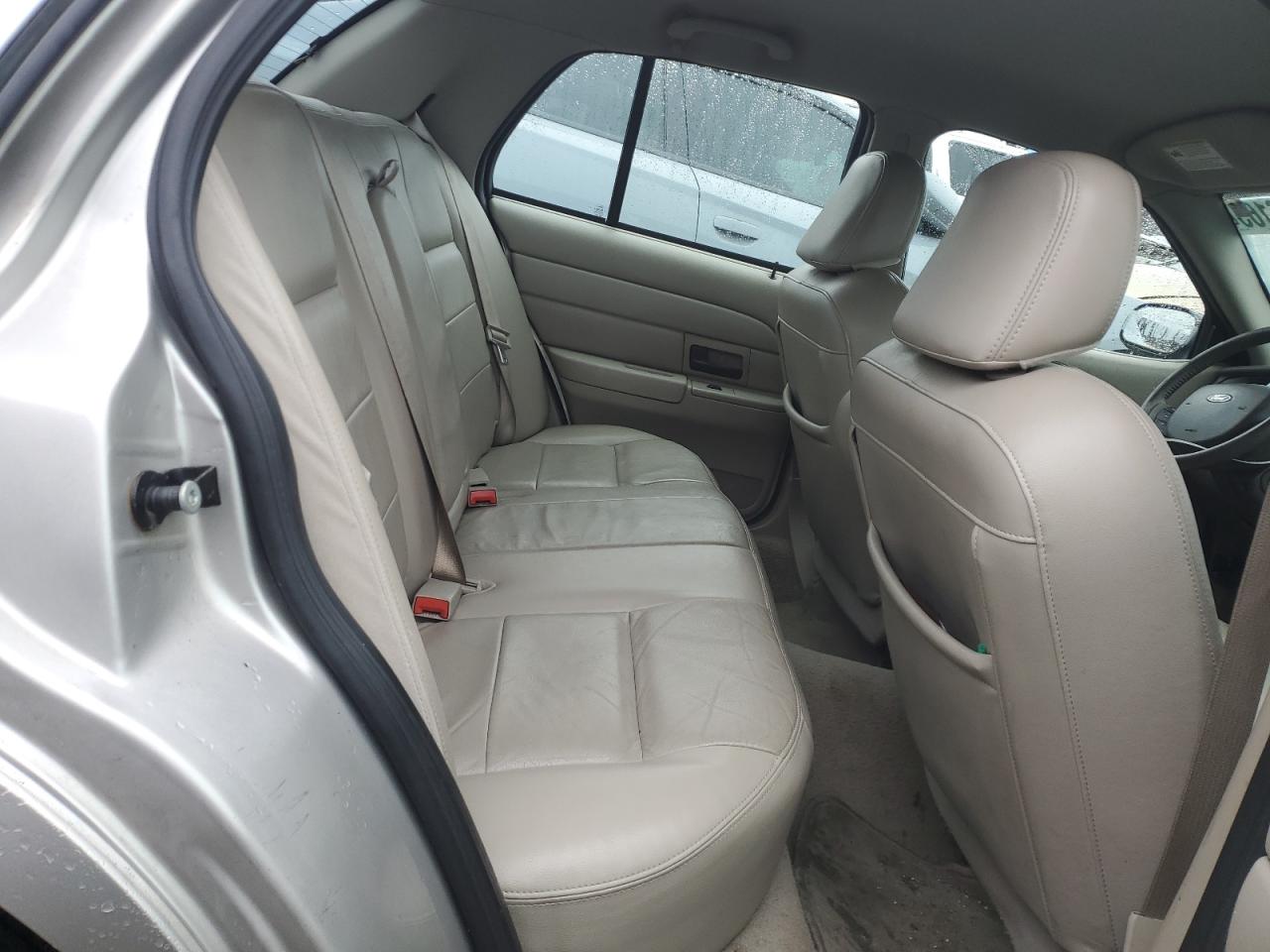 2008 Ford Crown Victoria - Image 10
