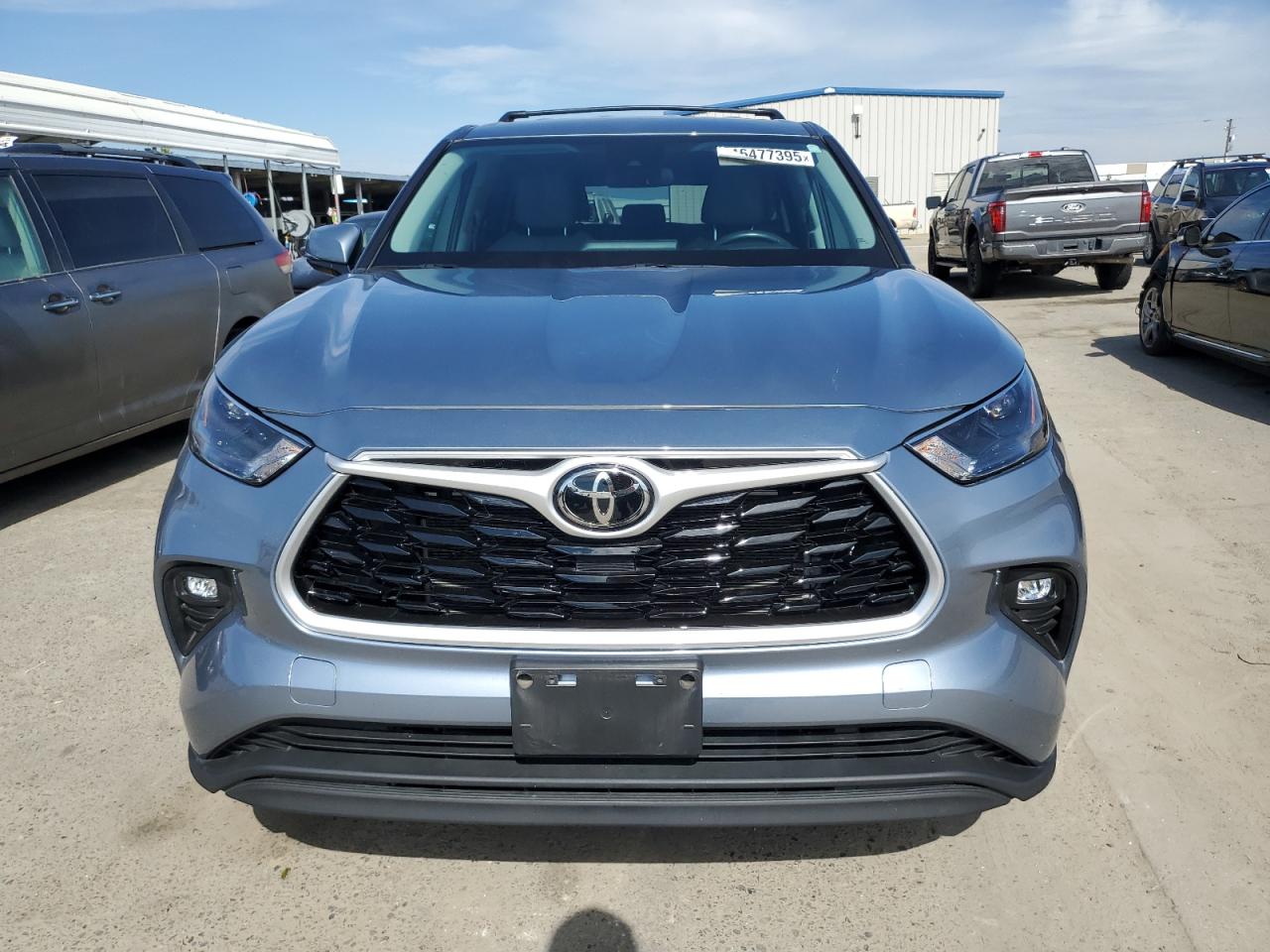 2022 Toyota Highlander - Image 5