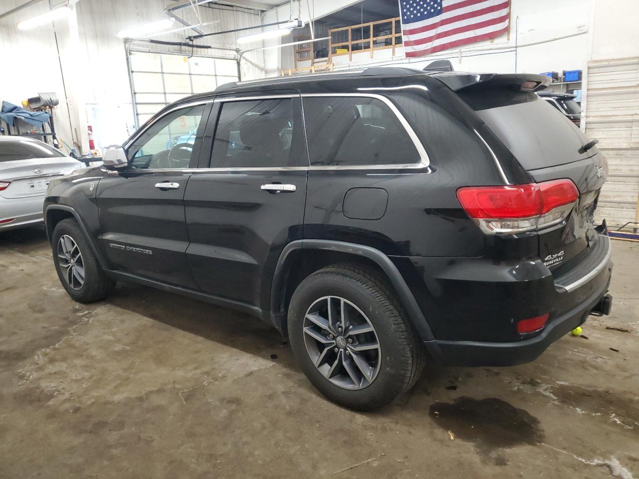 2018 Jeep Grand Cherokee - Image 2