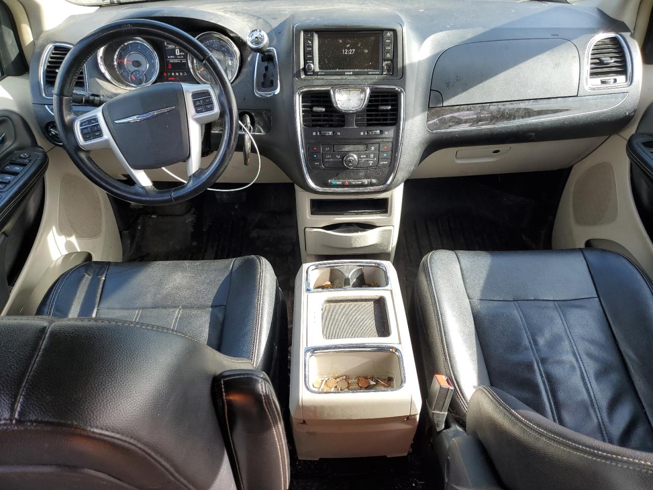 2014 Chrysler Town & Country - Image 8