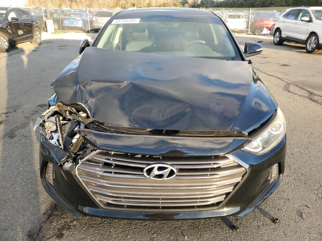 2017 Hyundai Elantra - Image 5