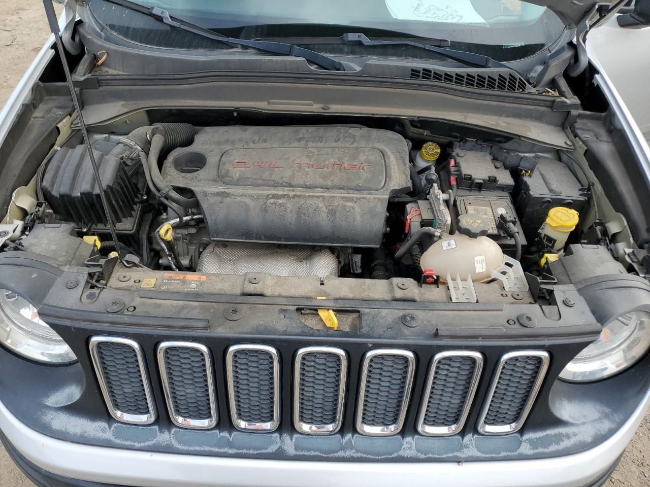 2017 Jeep Renegade - Image 11