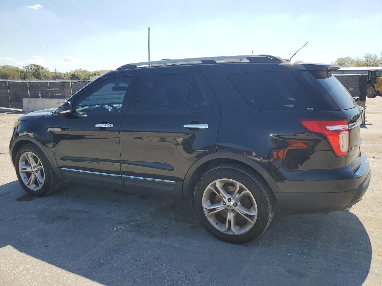 2015 Ford Explorer - Image 2
