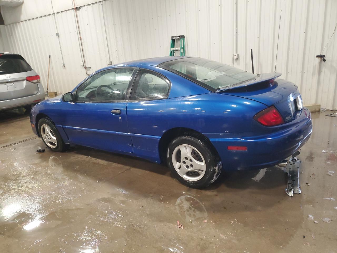 2005 Pontiac Sunfire - Image 2