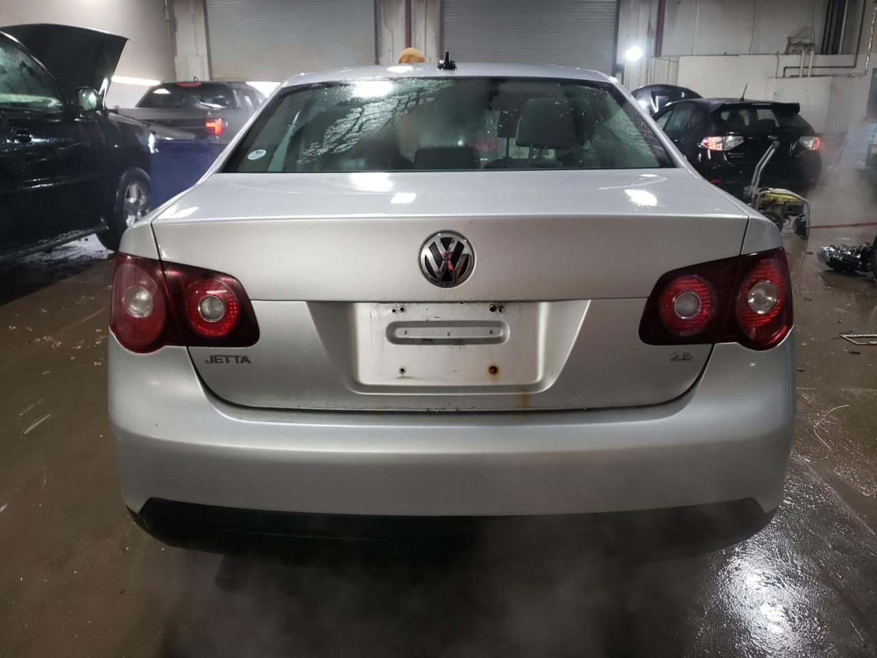 2009 Volkswagen Jetta - Image 6