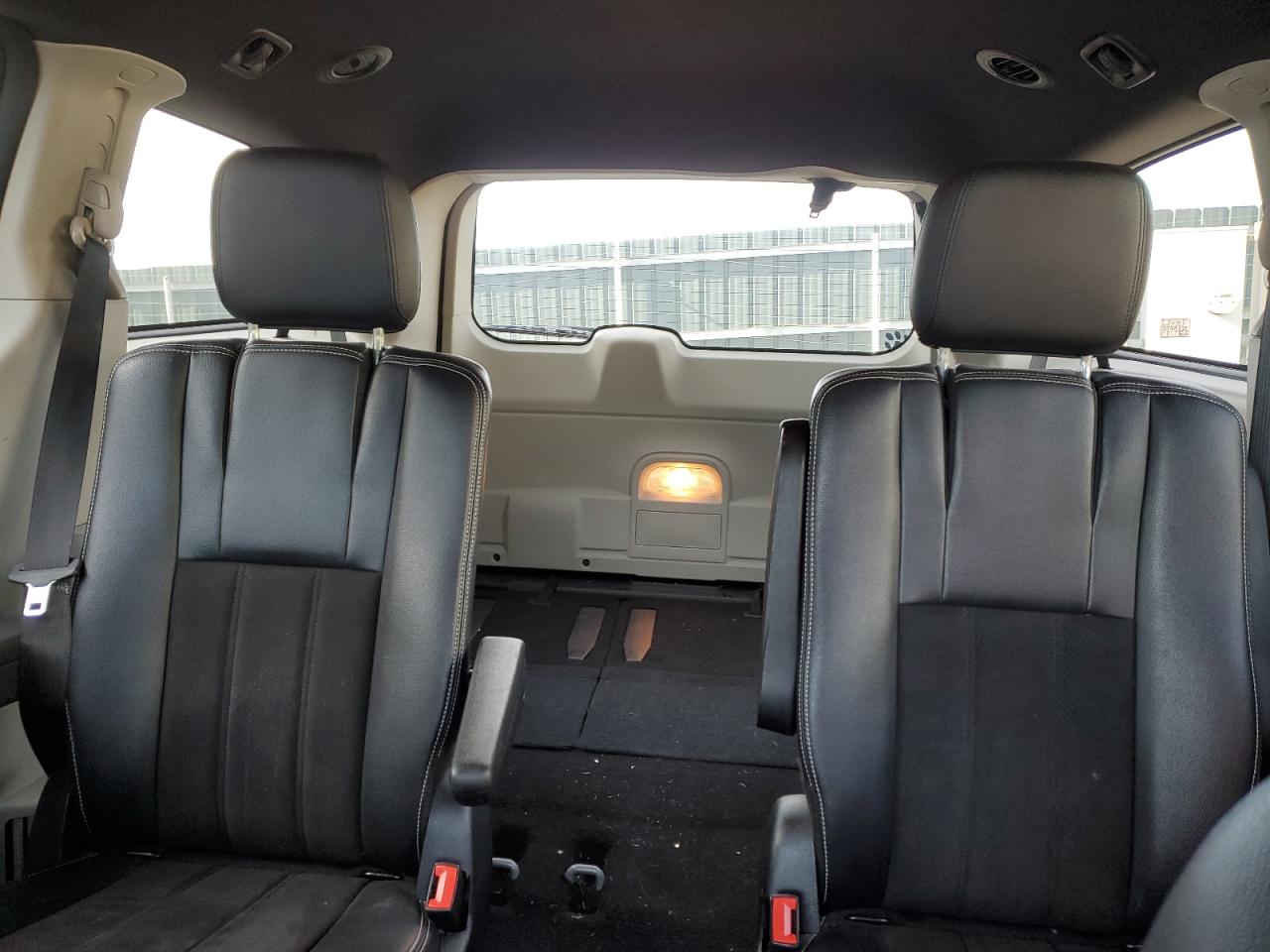2020 Dodge Caravan - Image 10