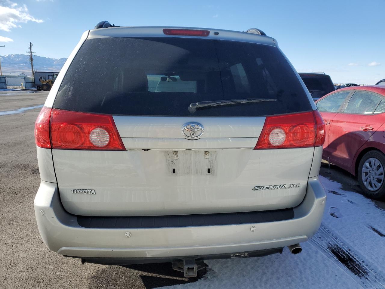 2010 Toyota Sienna - Image 6