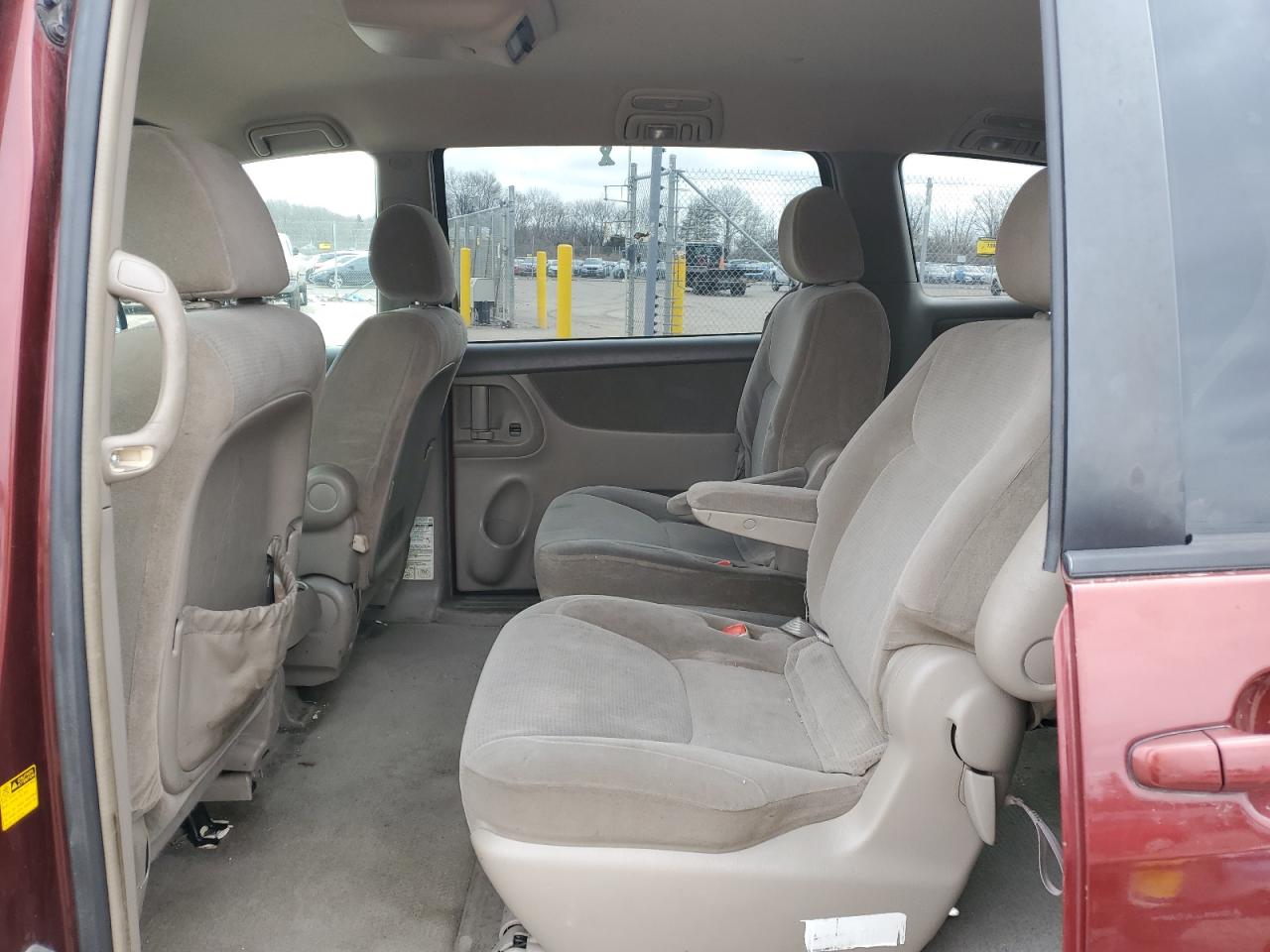 2004 Toyota Sienna - Image 11