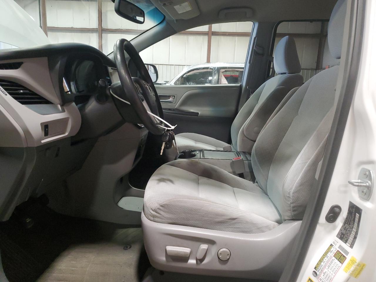 2015 Toyota Sienna - Image 7