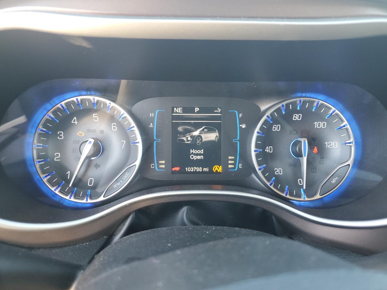 2017 Chrysler Pacifica - Image 9