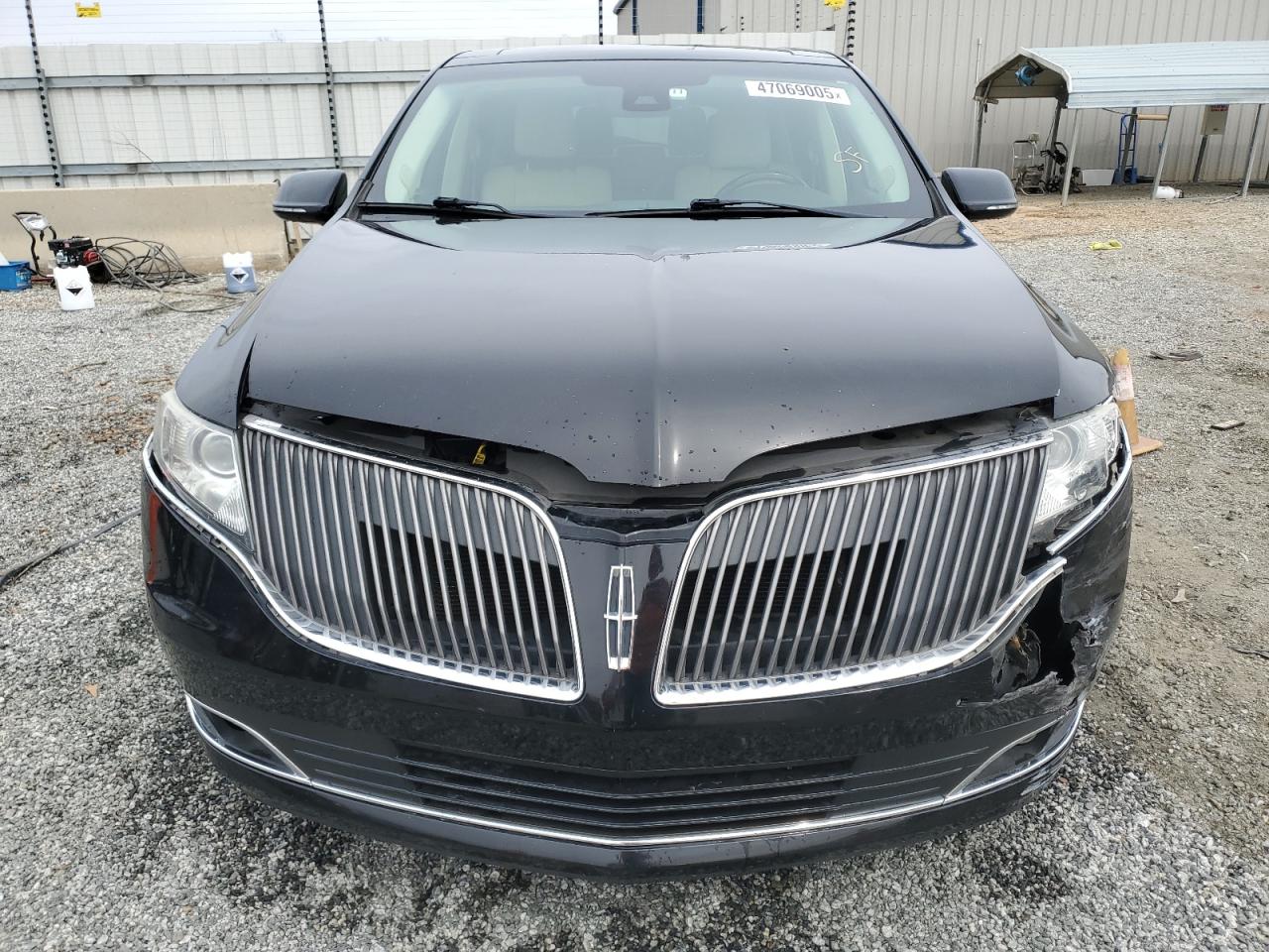 2016 Lincoln MKT - Image 5