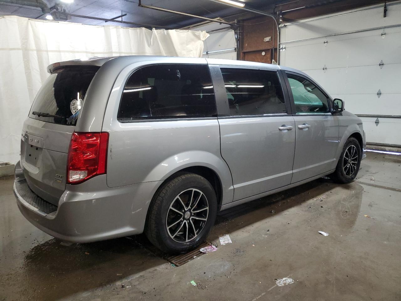 2019 Dodge Caravan - Image 3