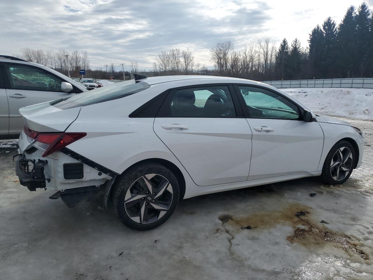 2023 Hyundai Elantra - Image 3