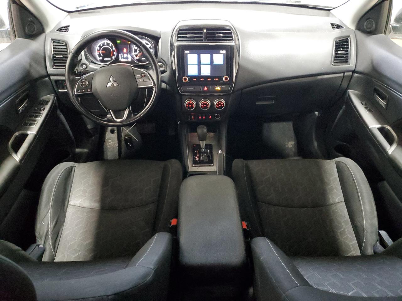 2021 Mitsubishi Outlander - Image 8