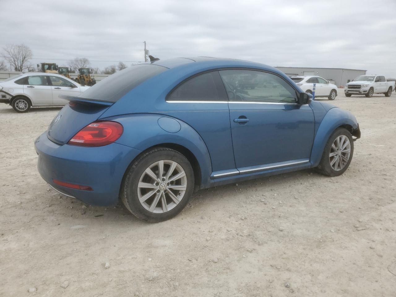 2018 Volkswagen Beetle - Image 3