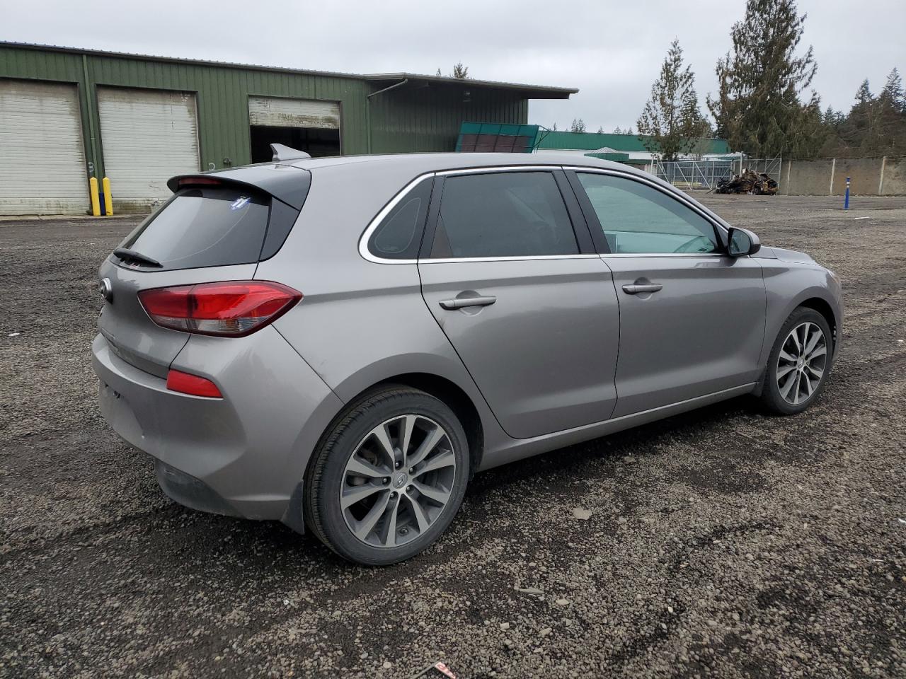 2020 Hyundai Elantra - Image 3
