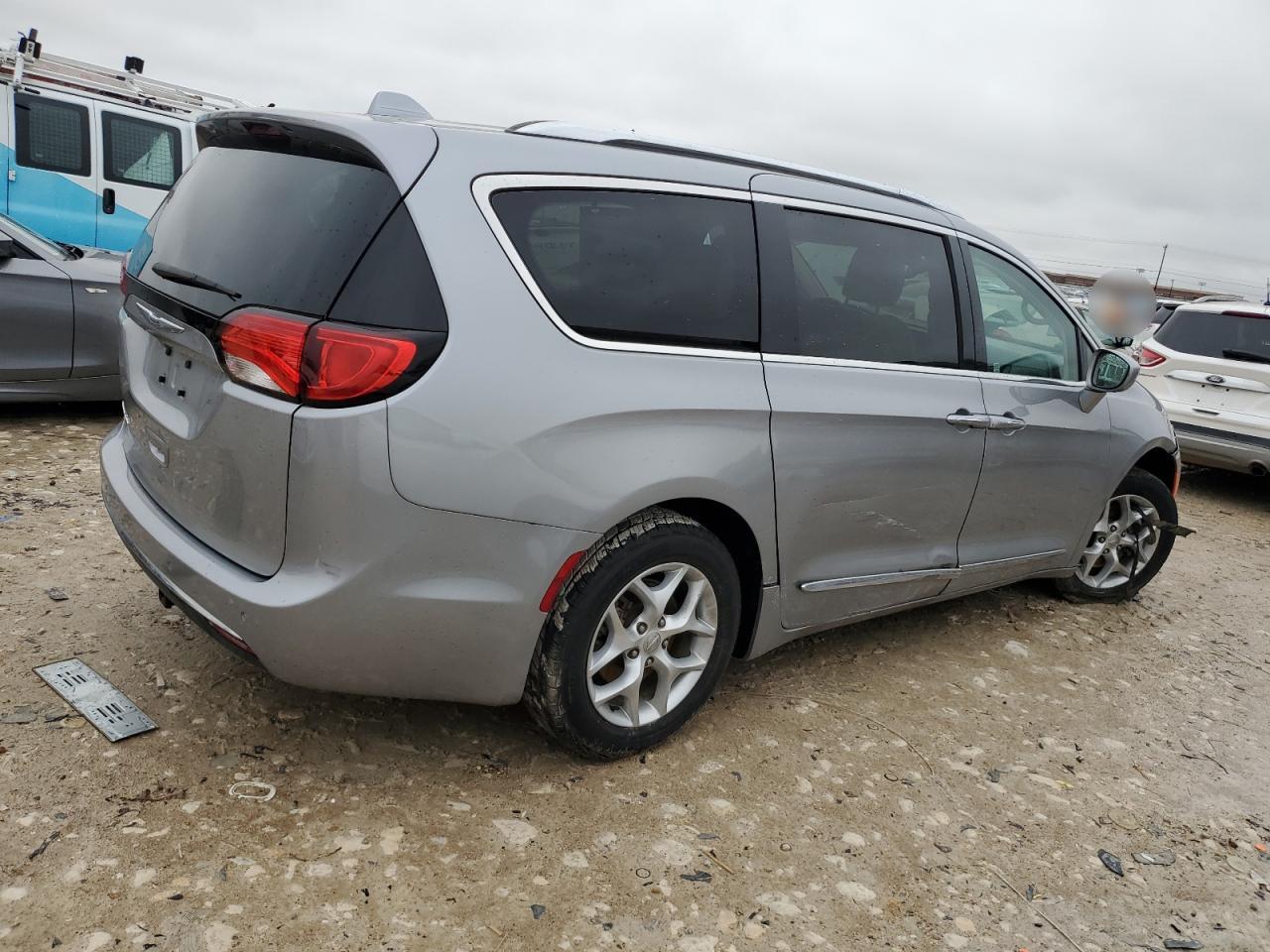 2017 Chrysler Pacifica - Image 3