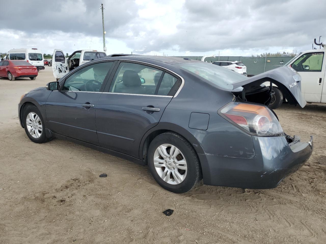 2012 Nissan Altima - Image 2