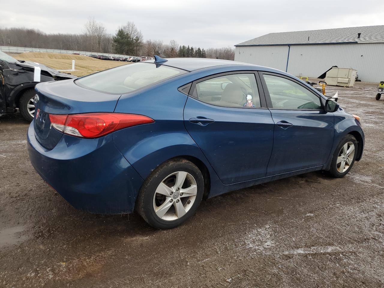 2013 Hyundai Elantra - Image 3
