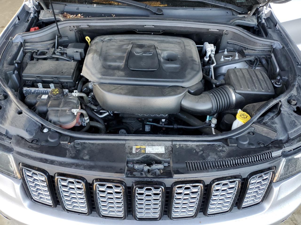 2019 Jeep Grand Cherokee - Image 12