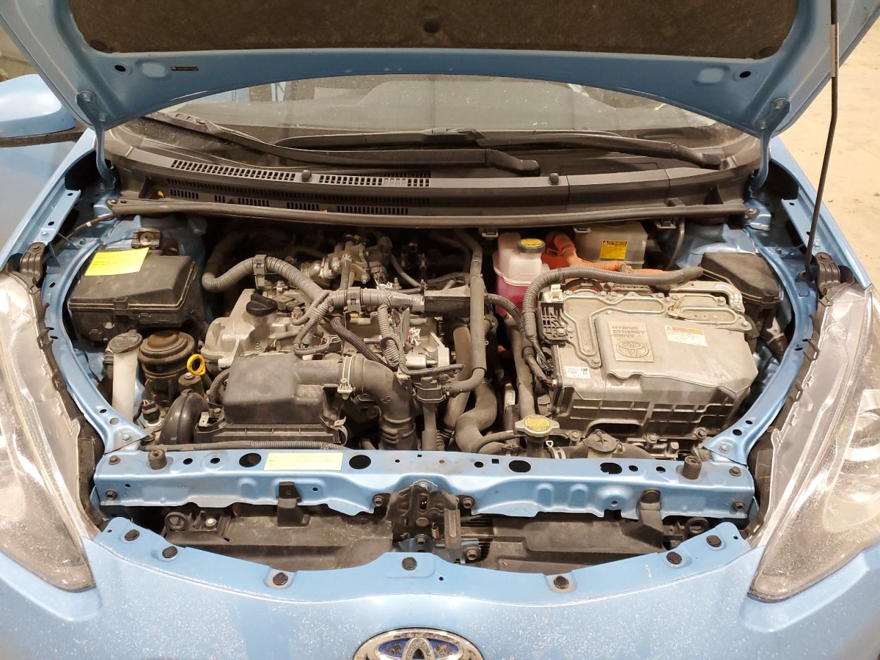 2015 Toyota Prius - Image 11