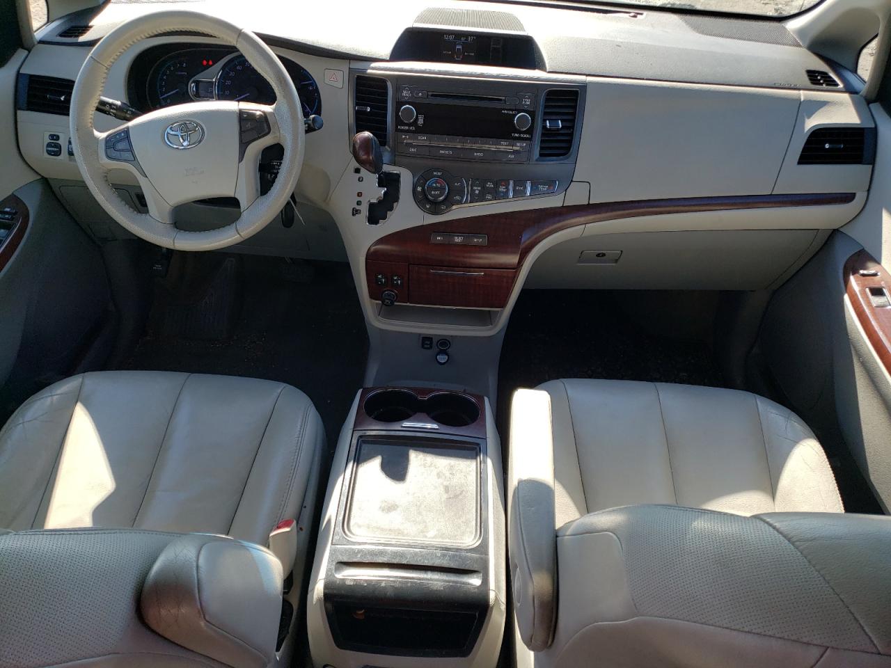2012 Toyota Sienna - Image 8