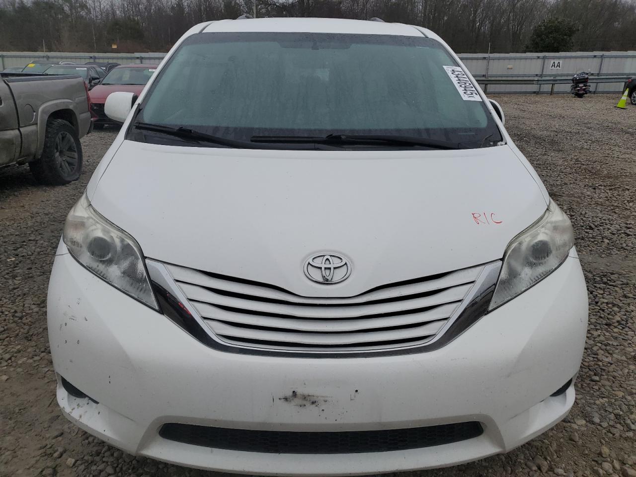 2015 Toyota Sienna - Image 5