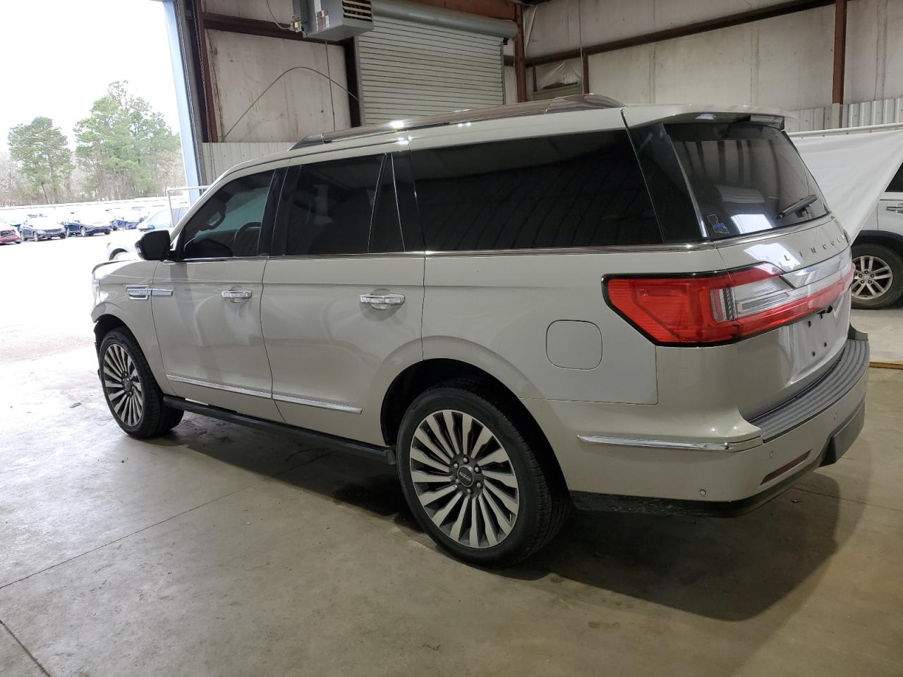 2019 Lincoln Navigator - Image 2