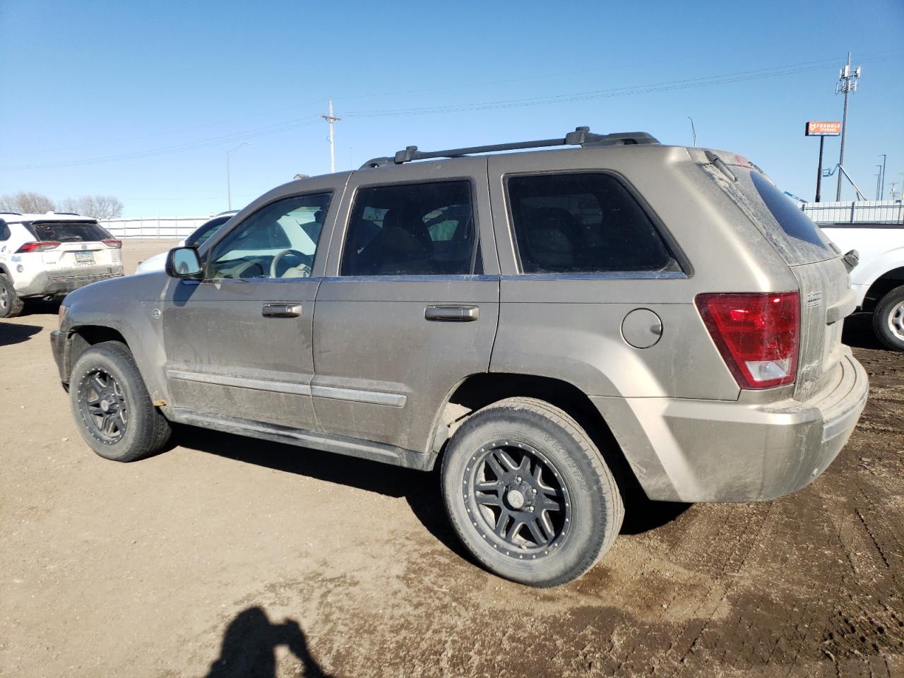 2005 Jeep Grand Cherokee - Image 2