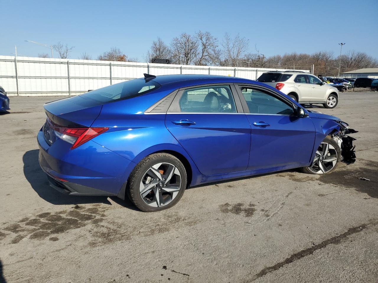 2023 Hyundai Elantra - Image 3
