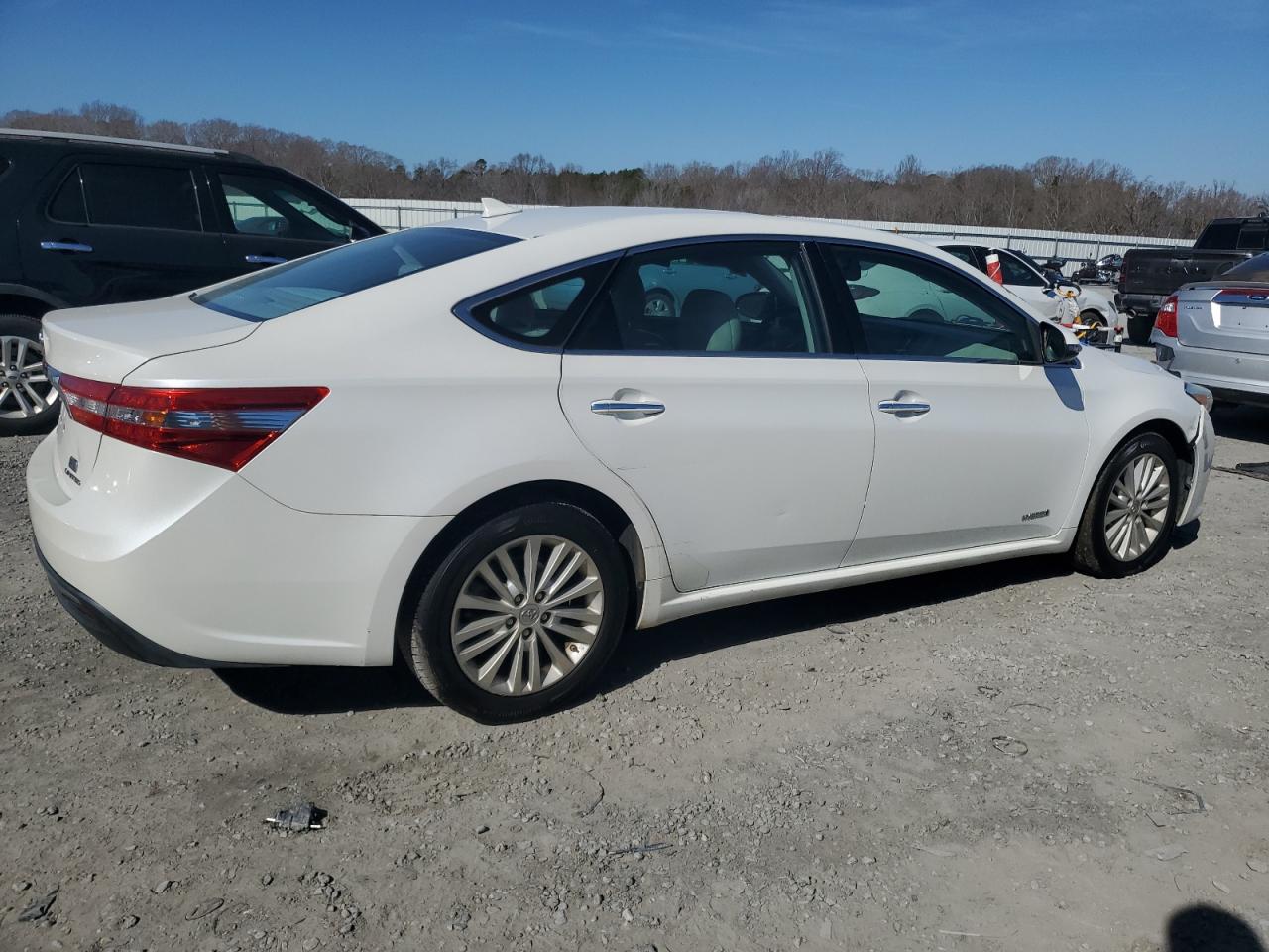 2015 Toyota Avalon - Image 3