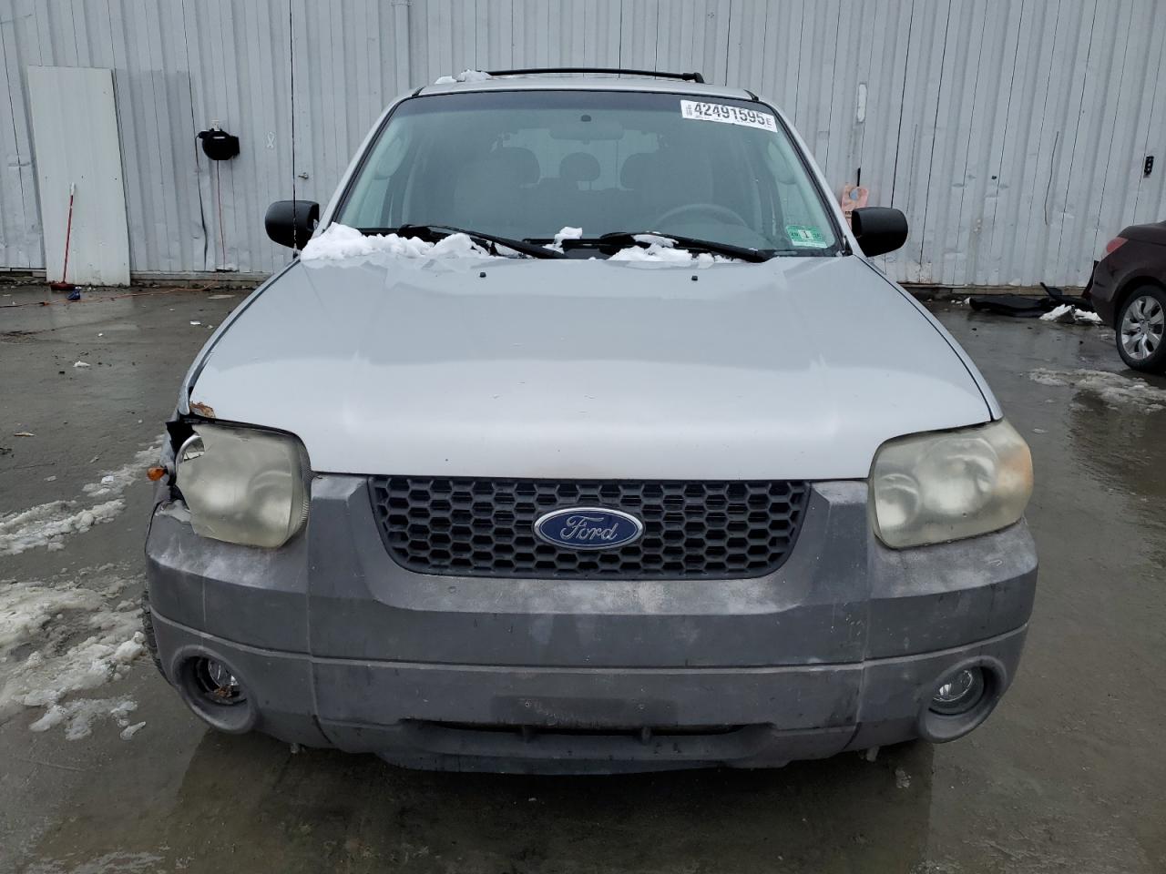 2005 Ford Escape - Image 5