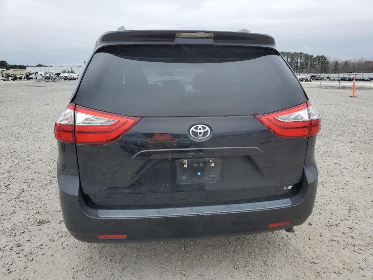 2015 Toyota Sienna - Image 6