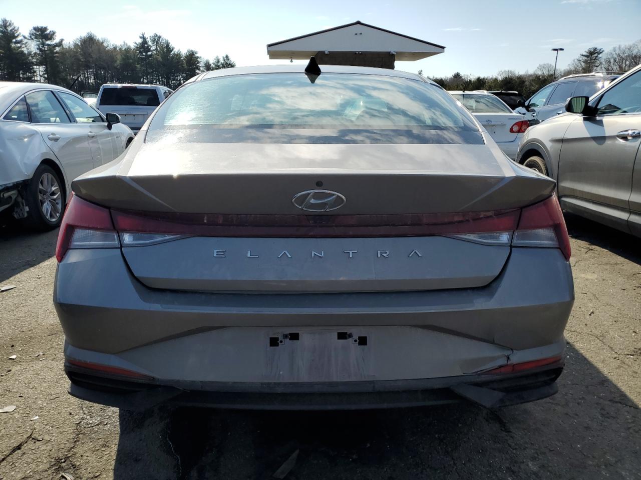 2023 Hyundai Elantra - Image 6