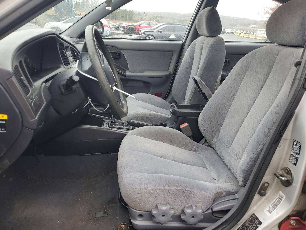 2004 Hyundai Elantra - Image 7