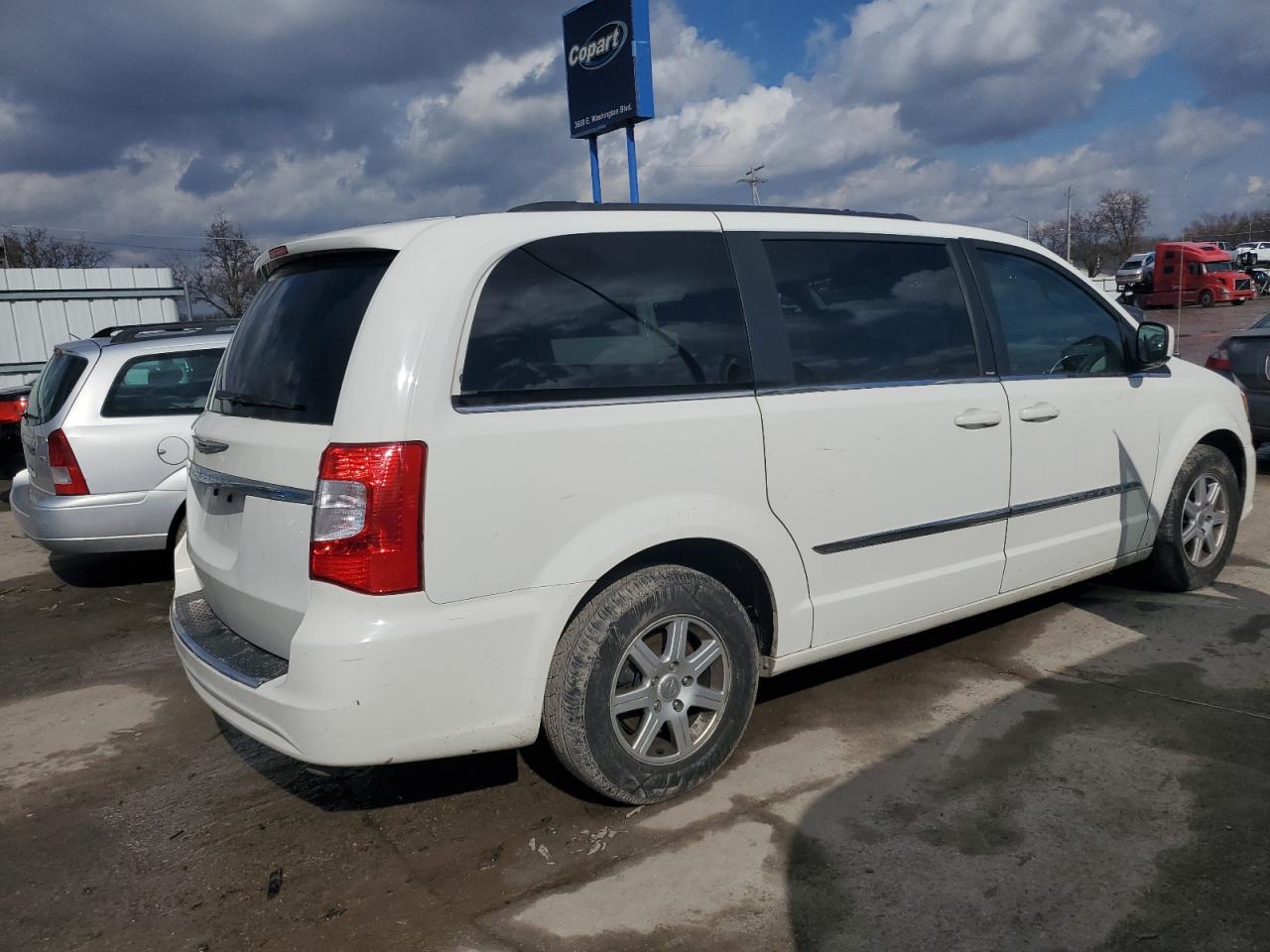 2012 Chrysler Town & Country - Image 3