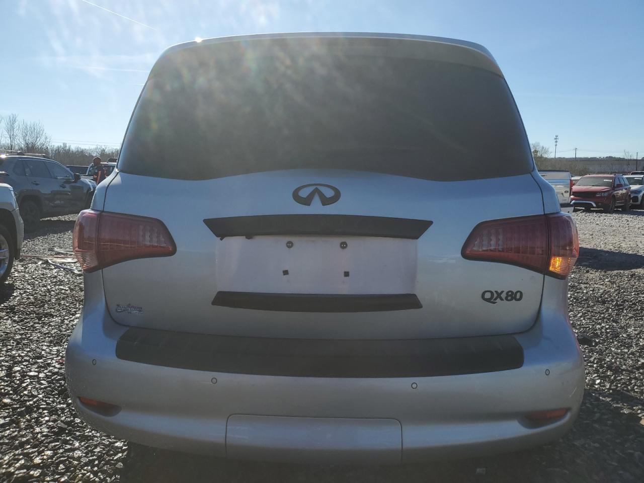 2017 Infiniti QX80 - Image 6
