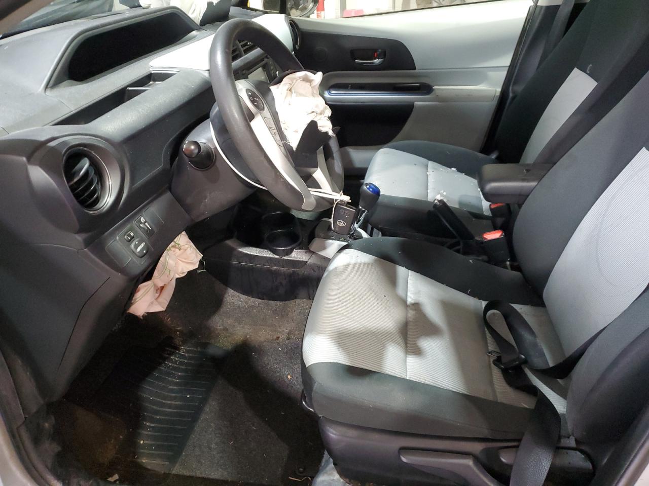 2012 Toyota Prius - Image 7