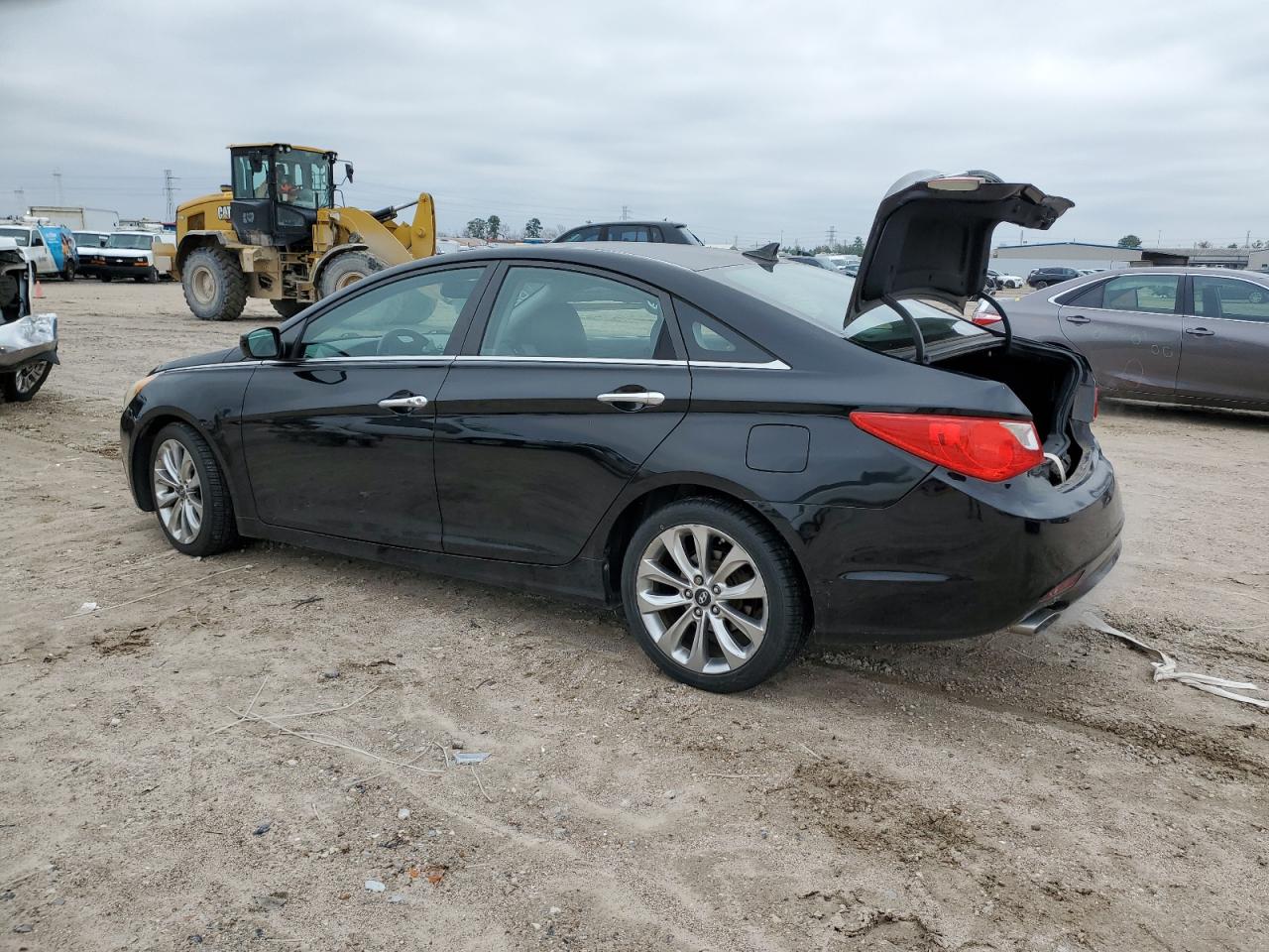 2011 Hyundai Sonata - Image 2