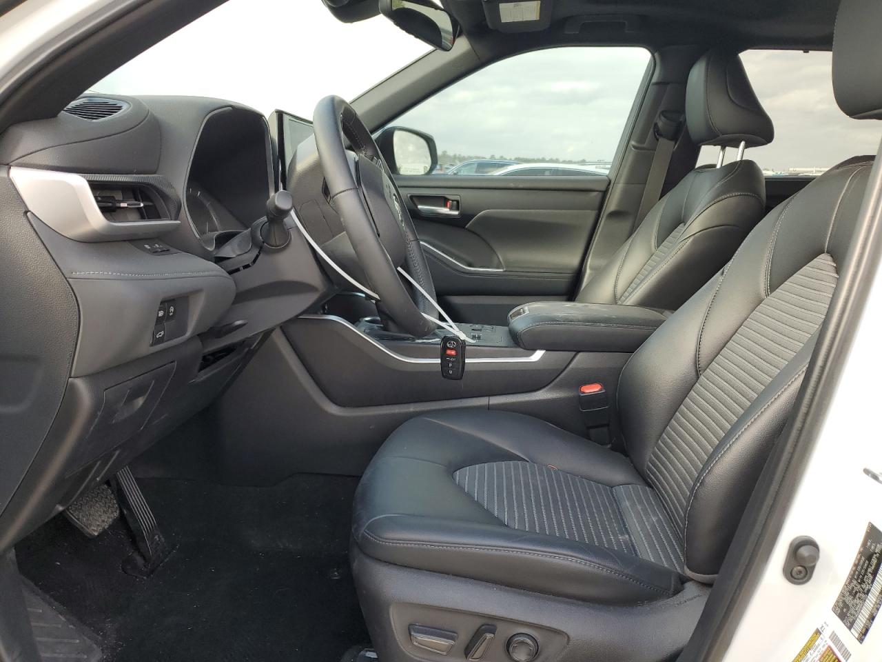 2024 Toyota Highlander - Image 7