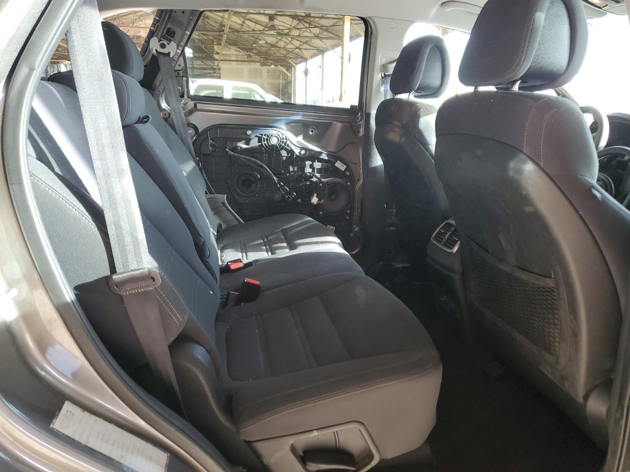 2016 Kia Sorento - Image 11