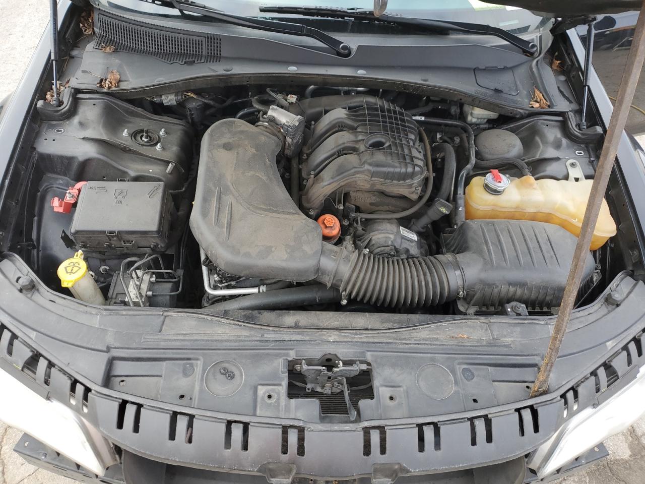 2014 Chrysler 300 - Image 11