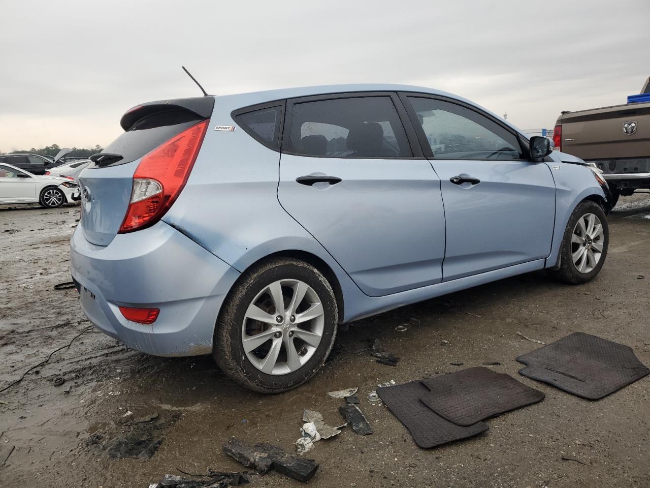 2013 Hyundai Accent - Image 3