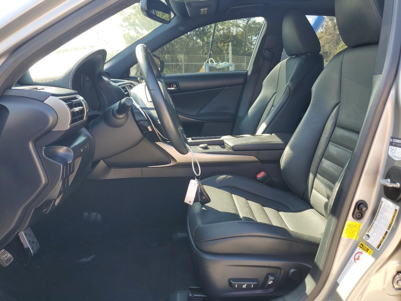 2015 Lexus IS - Image 7