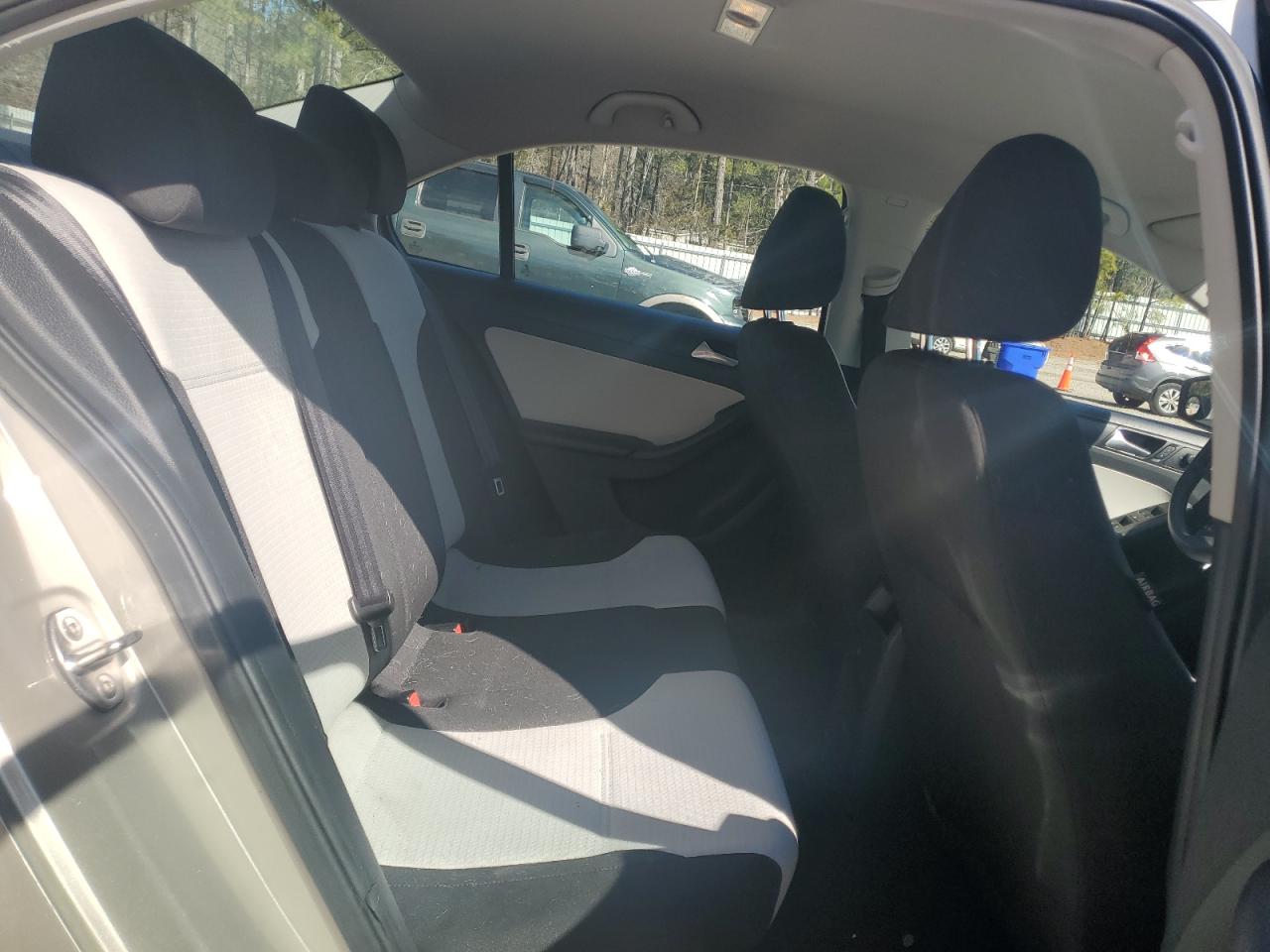 2015 Volkswagen Jetta - Image 10