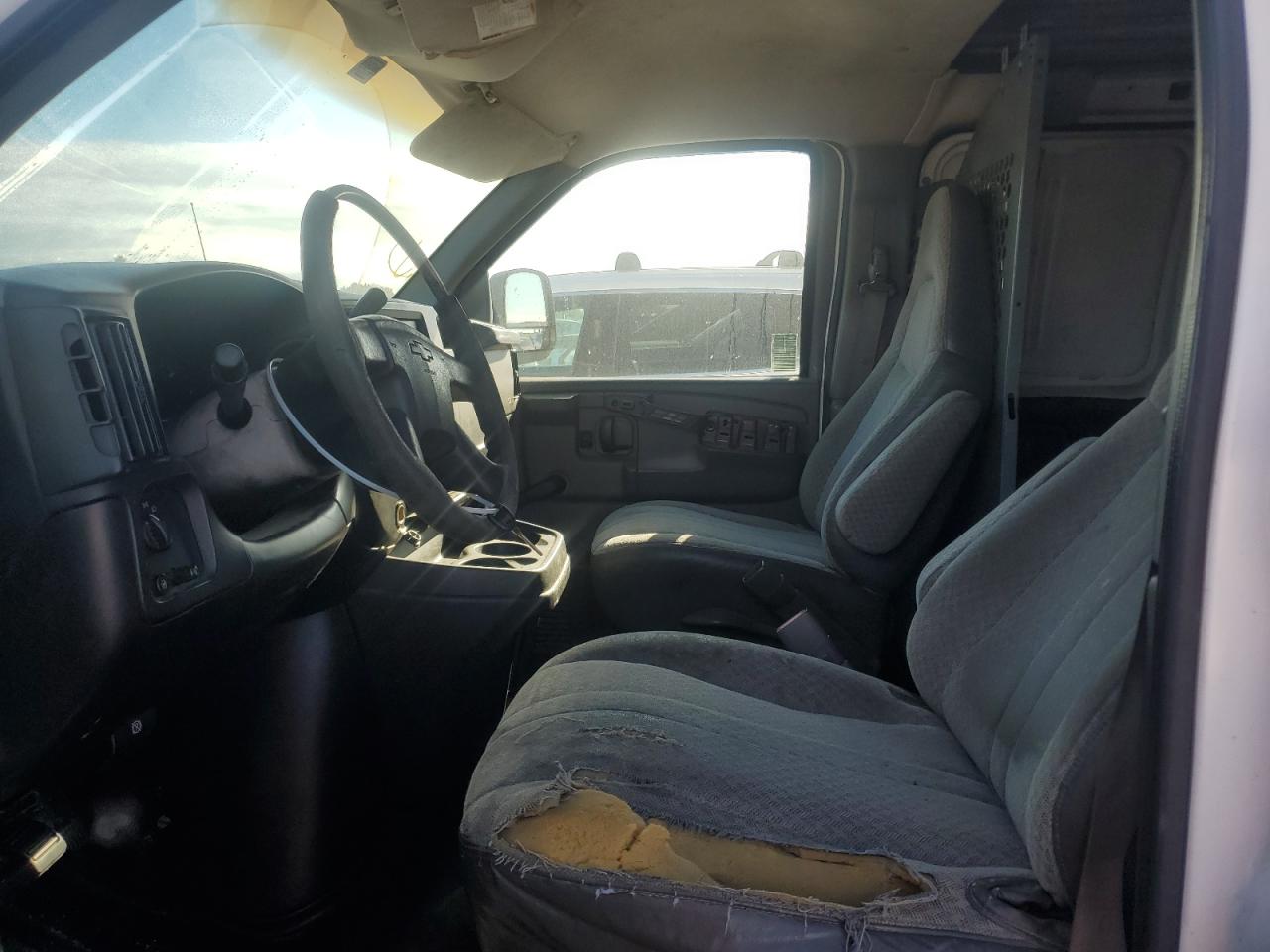 2003 Chevrolet Express - Image 7