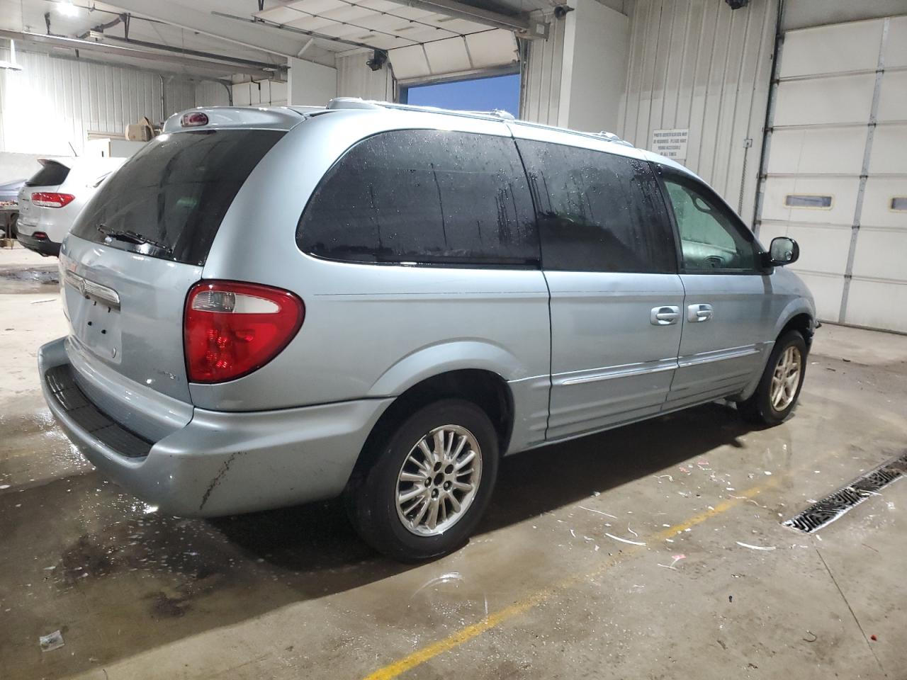 2003 Chrysler Town & Country - Image 3